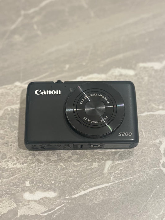 Canon Powershot S200 (nearly new)