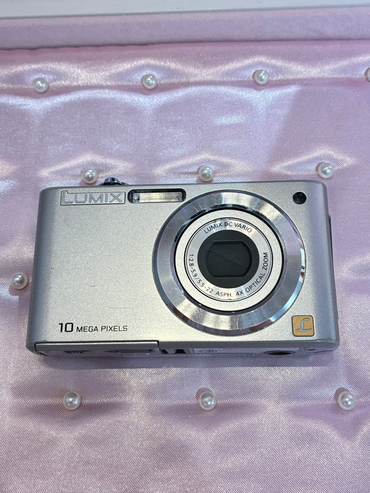 Panasonic Lumix DMC-F2