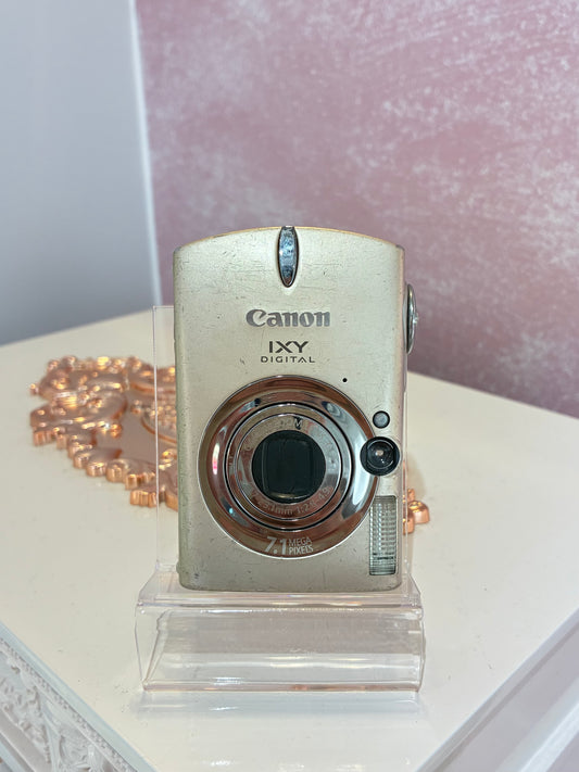 Canon IXY 700