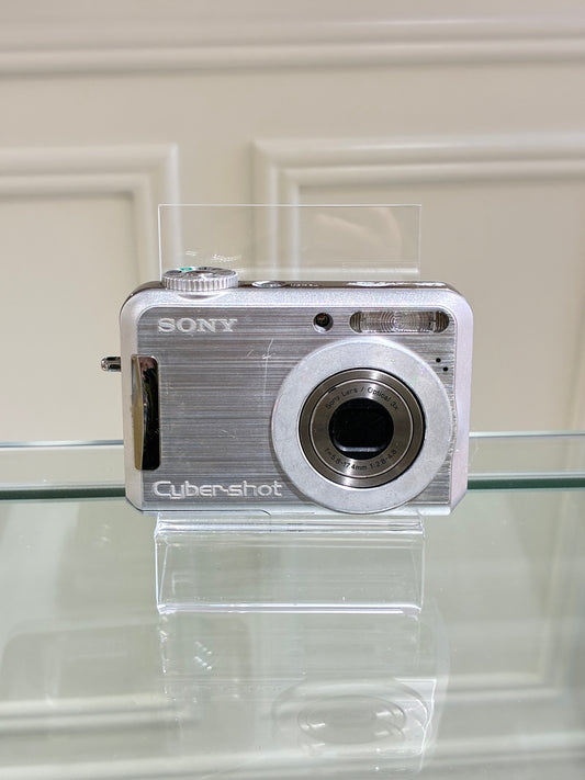 Sony Cybershot DSC-S700 in silver