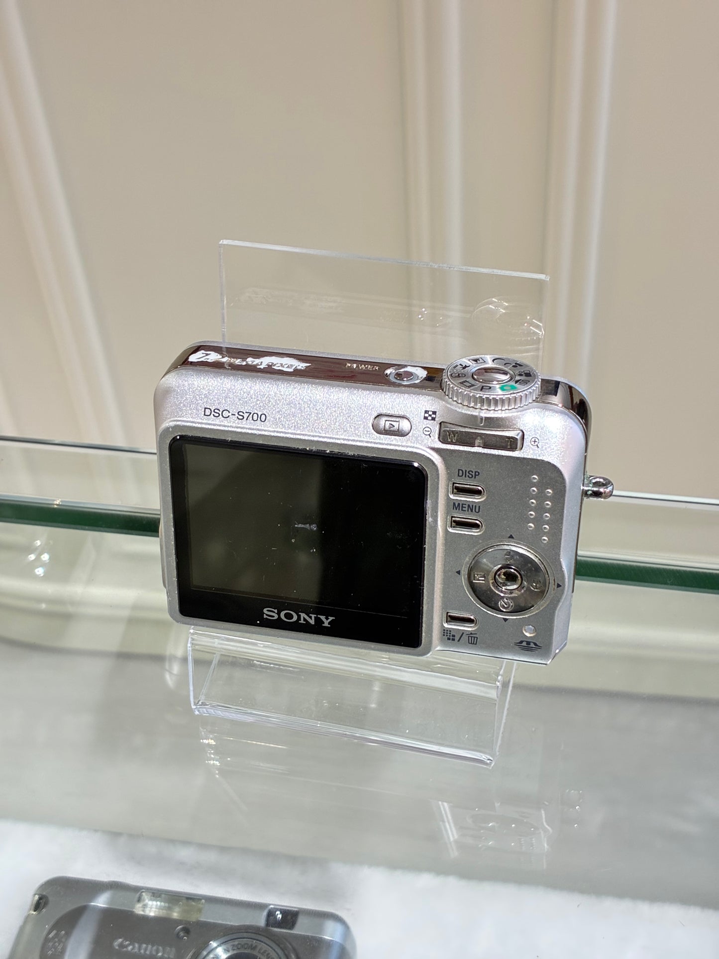 Sony Cybershot DSC-S700 in silver