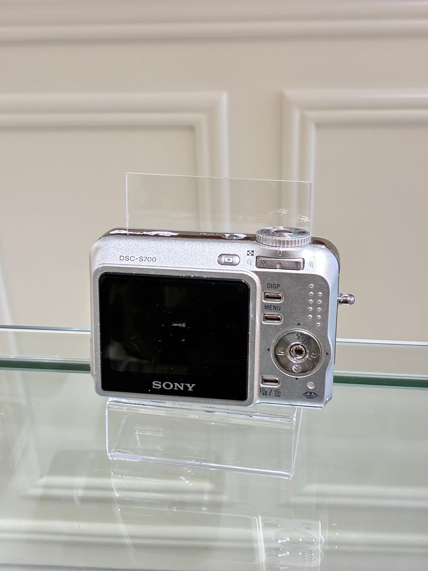Sony Cybershot DSC-S700 in silver