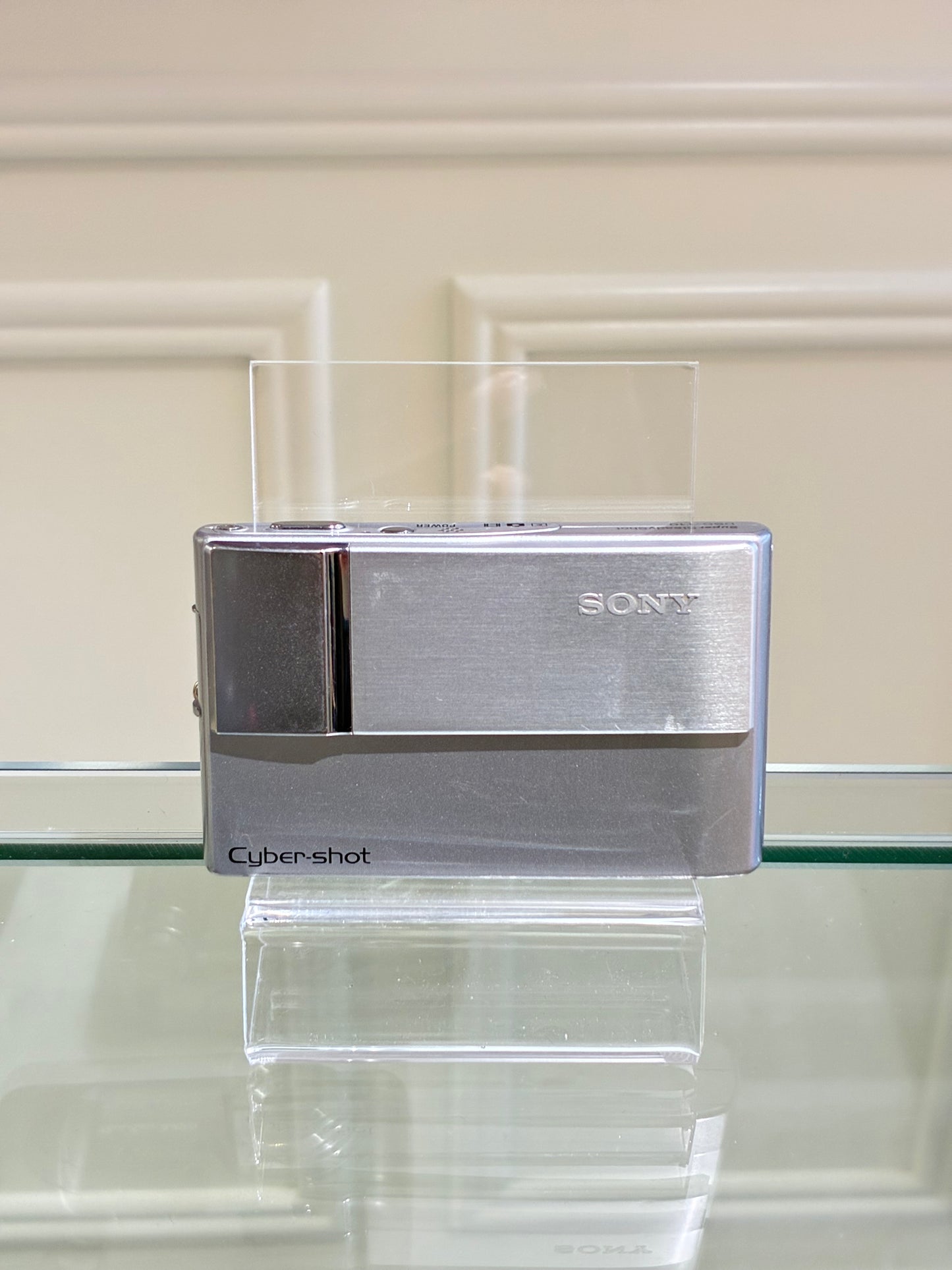 Sony Cybershot DSC T10 in silver