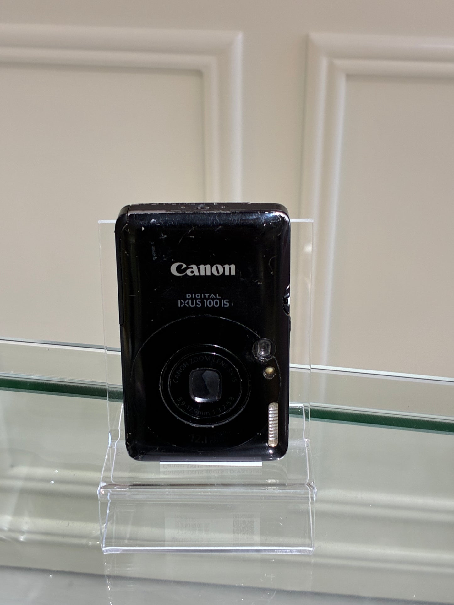 Canon IXUS 100IS (IXY210IS) in black